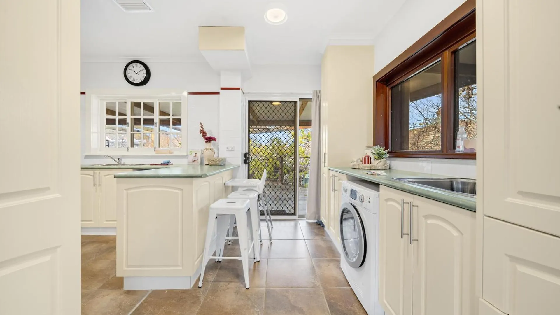 3-Bed Family Haven With Garden & Bbq Area Villa Canberra Holiday home