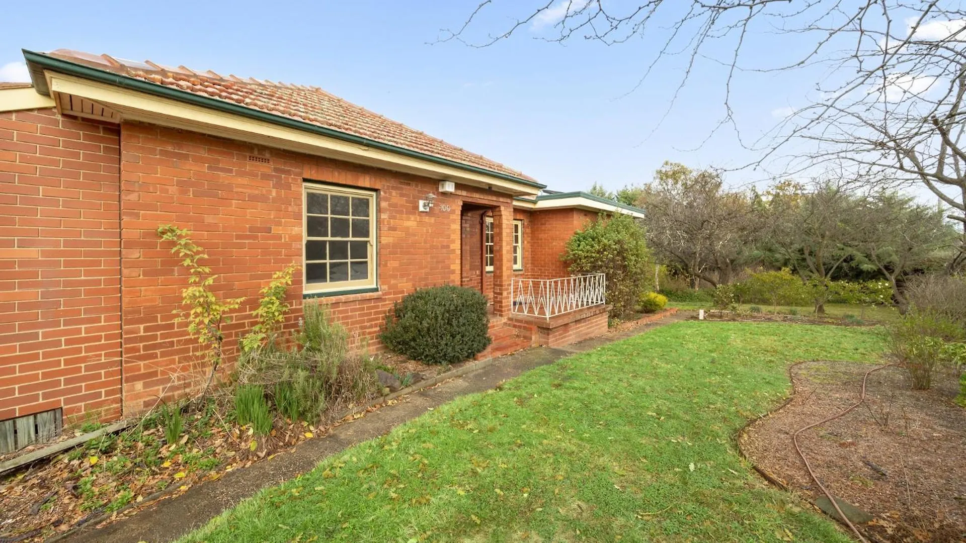 Holiday home 3-Bed Family Haven With Garden & Bbq Area Villa Canberra Australia